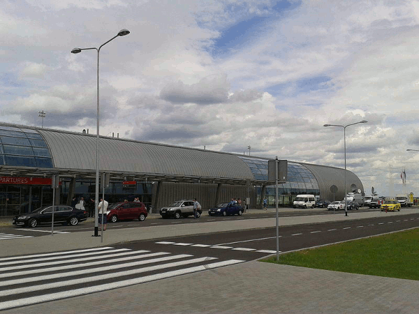 Terminal lotniska w Modlinie